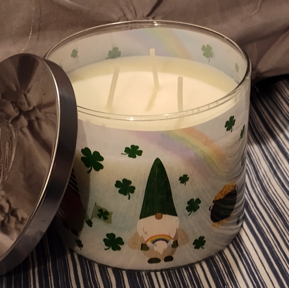 NEW!! Huntington Home Candle 14oz
